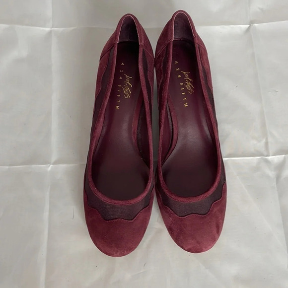 LORD & TAYLOR Block Heel Pumps Burgundy Suede Scalloped Mesh Round Toe Size 6.5 - Picture 8 of 12